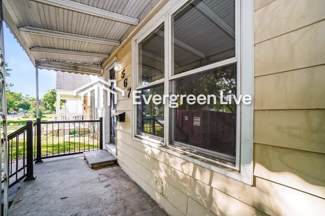 Building Photo - 567 S Weyant Ave