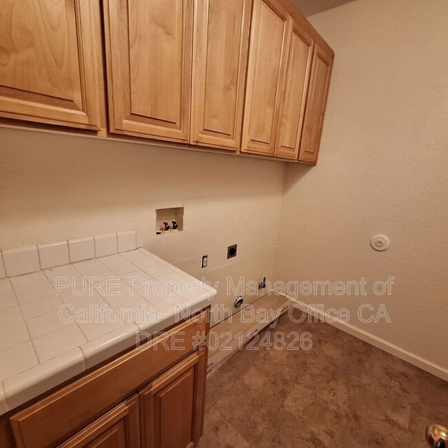 Building Photo - 1887 Mallard Ln