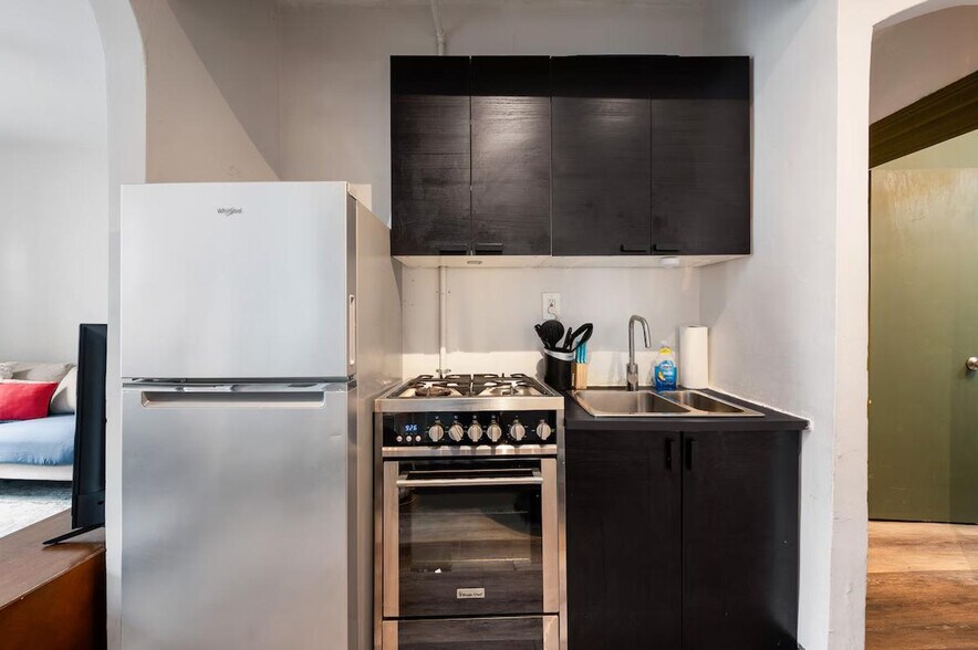 Building Photo - 1109 1st Ave