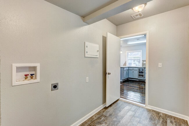 Building Photo - Remodeled Retreat w/ Covered Patio, Front ...