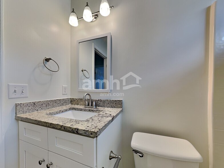 Building Photo - 170 Belle Grove Cir