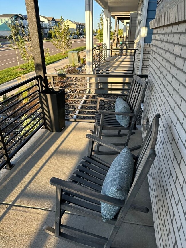 Building Photo - Beautiful Painted Prairie - 4 Bed room home - Available April!!