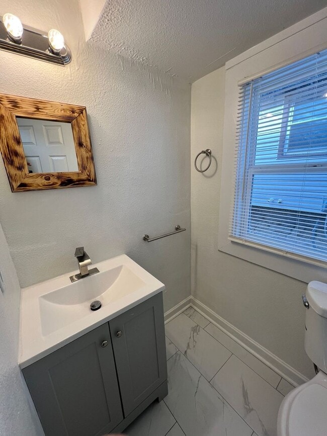 Building Photo - Updated 5BR Home with Modern Finishes & Extra Space