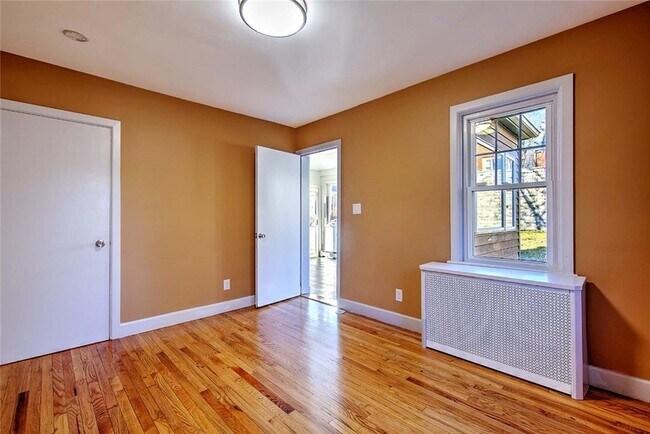 Building Photo - 66 Tyndall Ave