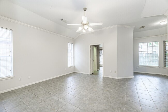 Building Photo - 5211 High Glen Ct