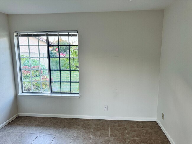 Building Photo - 10536 Perch Ave