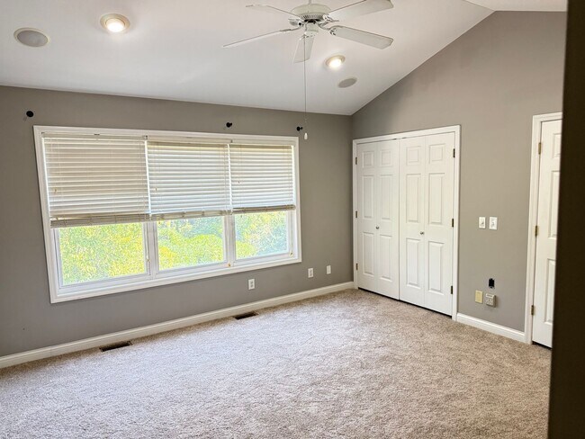 Building Photo - 2550 Cleinview Ave