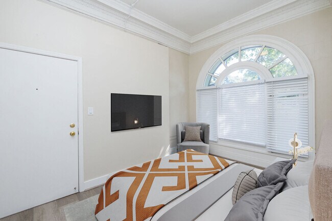 Interior Photo - 240 Grand