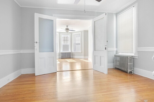 Building Photo - 128 OAK St