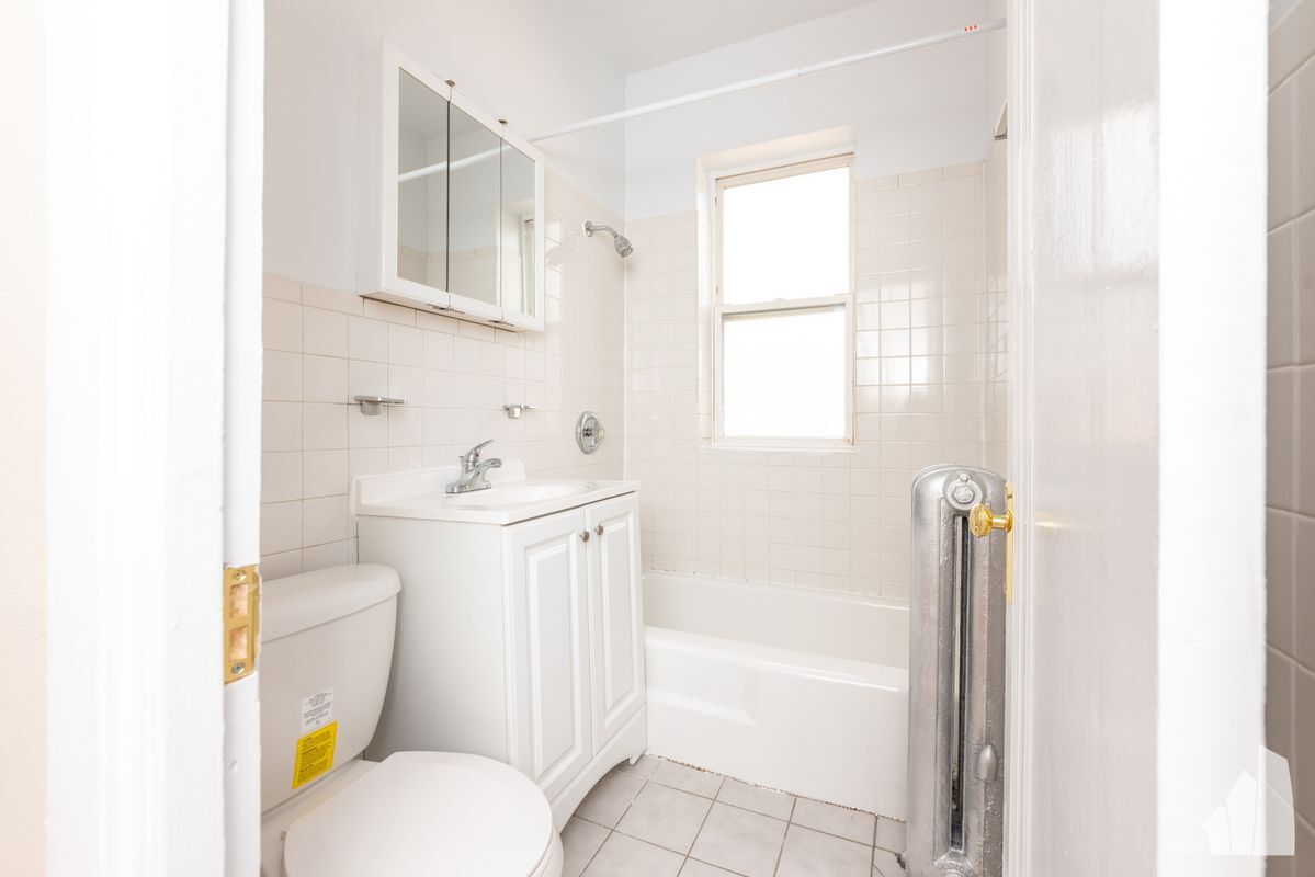 Building Photo - 4043 N Mozart St