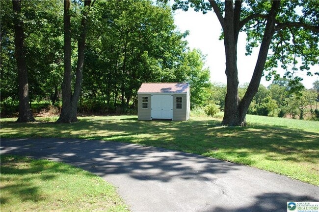 Building Photo - 9740 Dietrich Rd