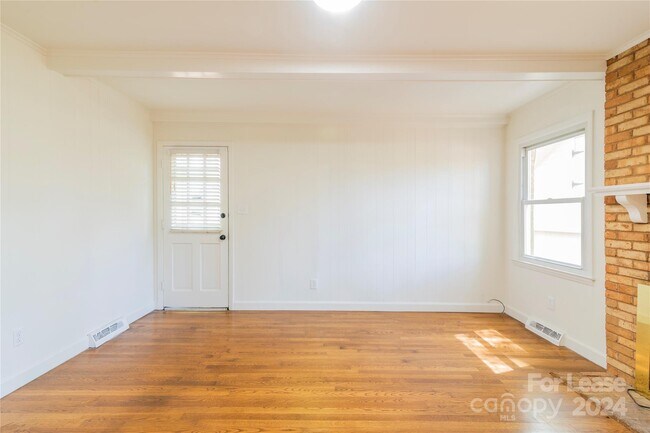 Building Photo - 5020 Coronado Dr