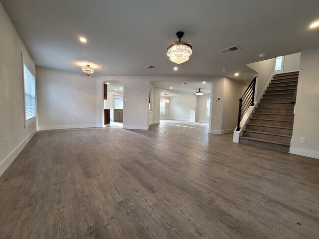 Building Photo - 303 Edgewood Cv