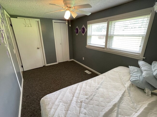 Building Photo - 3 Bedroom 1 Bathroom House Stilwell, OK