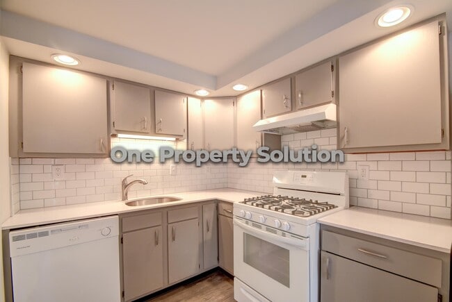 Building Photo - 4589 Hayes St