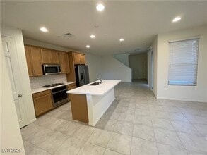 Building Photo - 11747 Emerald Lk Ave