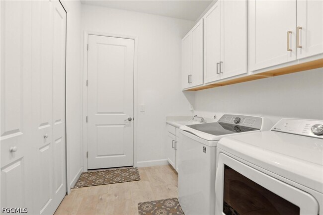 Building Photo - 13991 Binghampton Dr