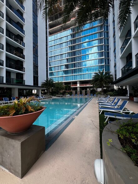 Building Photo - 501 N Miami Ave
