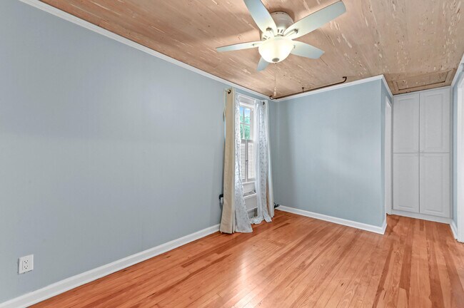 Building Photo - 424 51st St