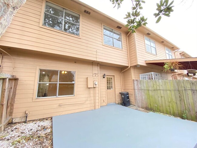 Building Photo - 7700 Creekbend Dr