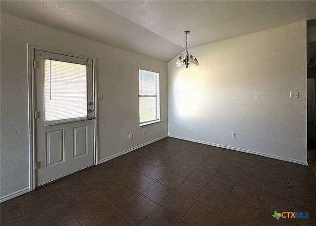 Building Photo - 2812 Ashley Dr