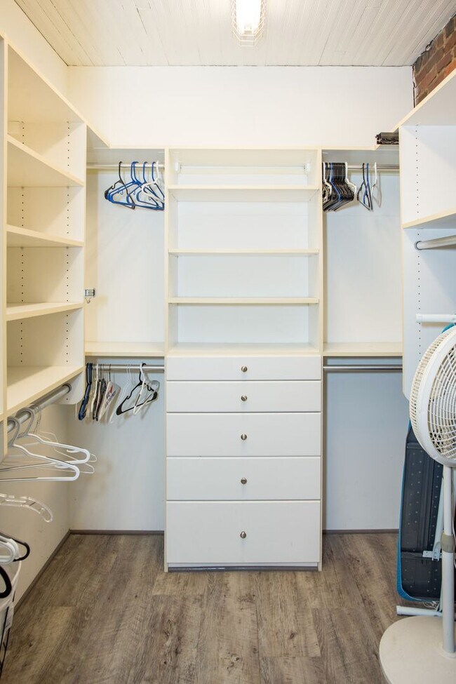 Building Photo - One of a Kind Furnished Condo in the Heart...