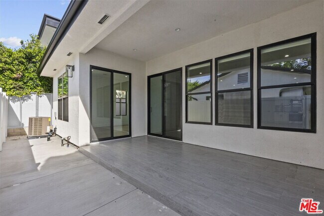 Building Photo - 521-519 N Martel Ave