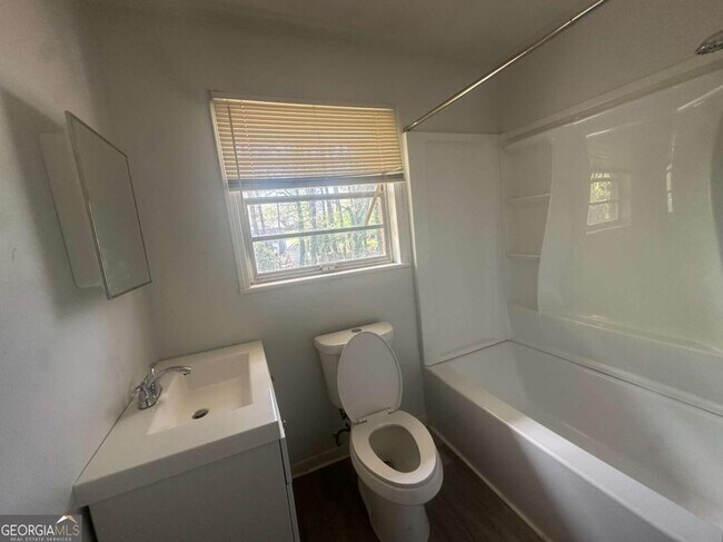 Building Photo - 1009 Pinecrest Dr