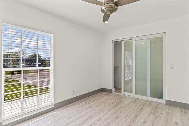Building Photo - 7913 NW 72nd Ave