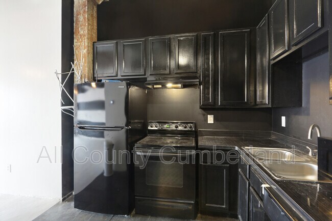 Building Photo - 326 Nelson St SW