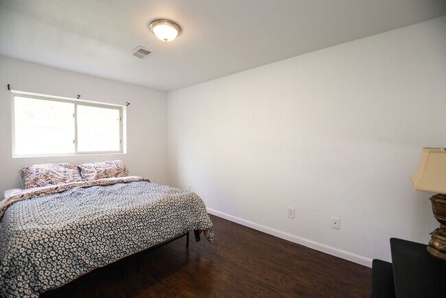 Building Photo - 117 43rd Ave Ct