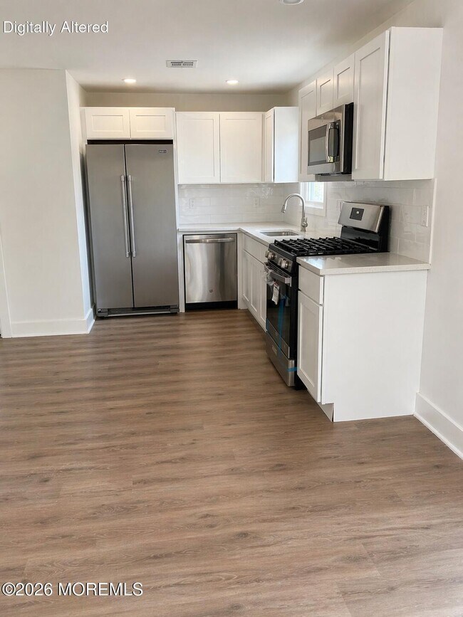 Building Photo - 506 Bath Ave