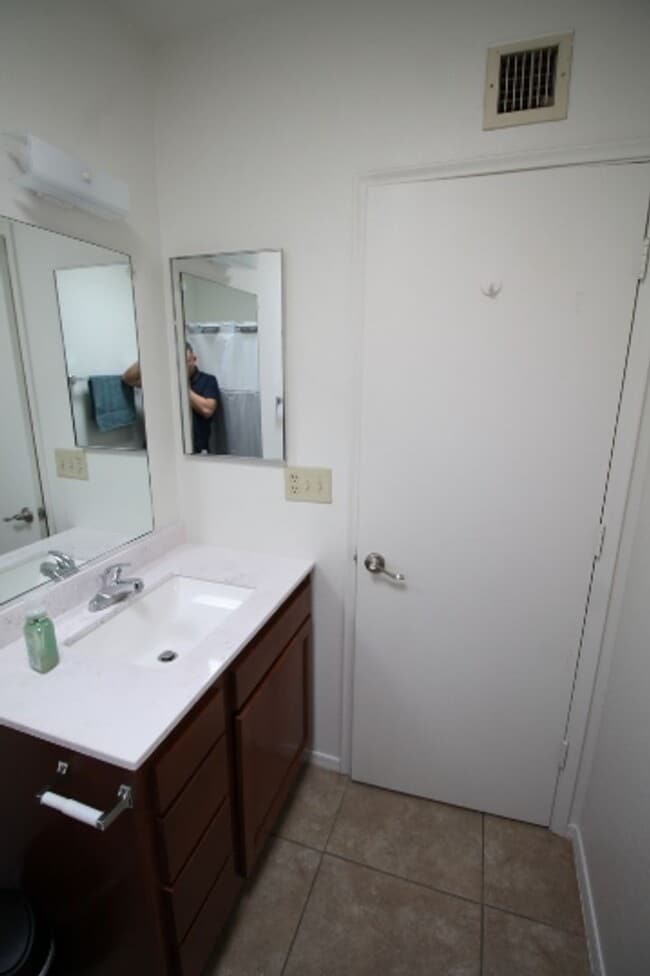Building Photo - Townhome COMING AVAILABLE SOON!!!! Cute 2bd/2ba