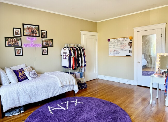 Building Photo - 330 St Paul St