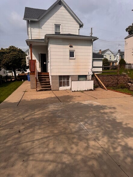 Building Photo - 531 Bluff St