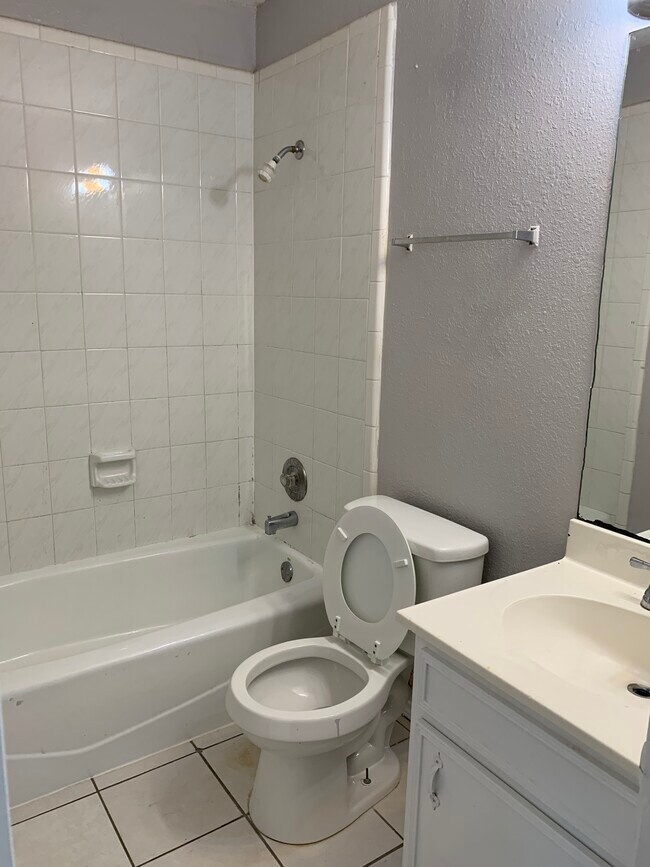 Restroom - 2916 N 32nd St