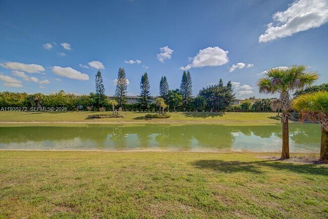 Building Photo - 1023 Eucalyptus Dr