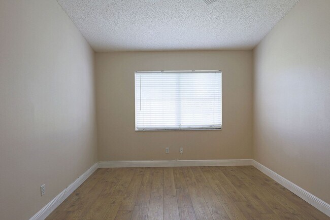 Building Photo - AVAILABLE NOW