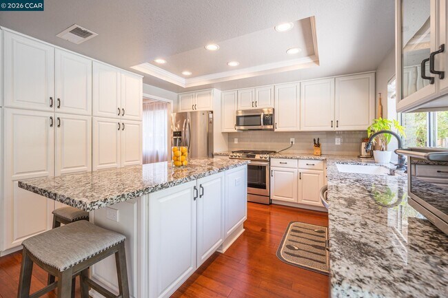 Building Photo - 1304 Saddlehill Ln