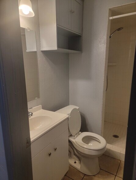Building Photo - 817 NE 81st St