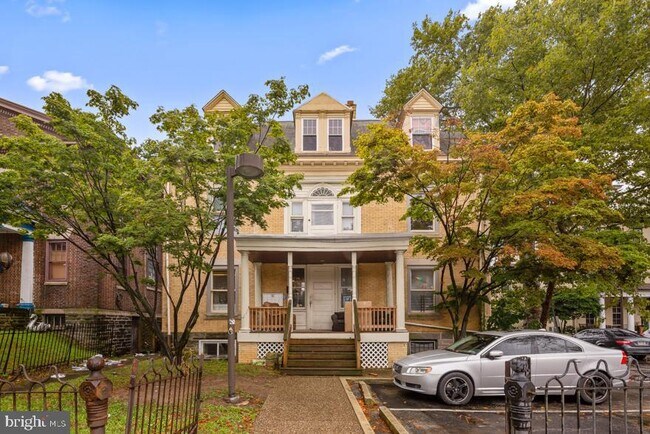 Building Photo - 3512 Lancaster Ave