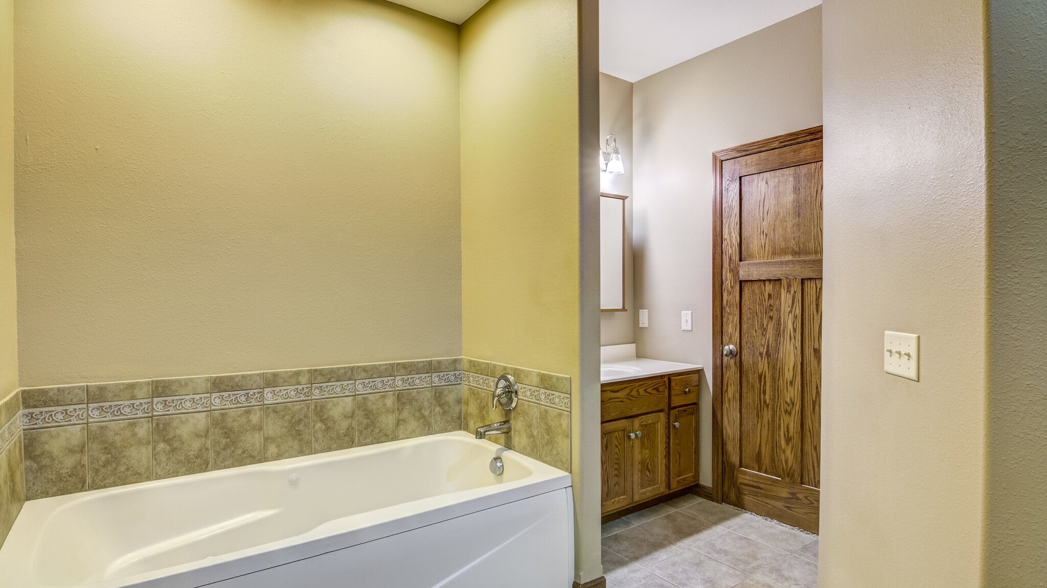 Building Photo - 956 Parkland Dr