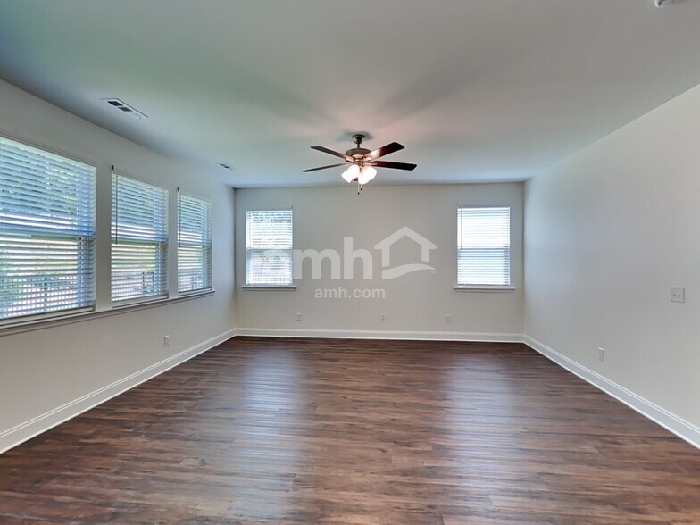 Building Photo - 5961 Hagar Vly Dr