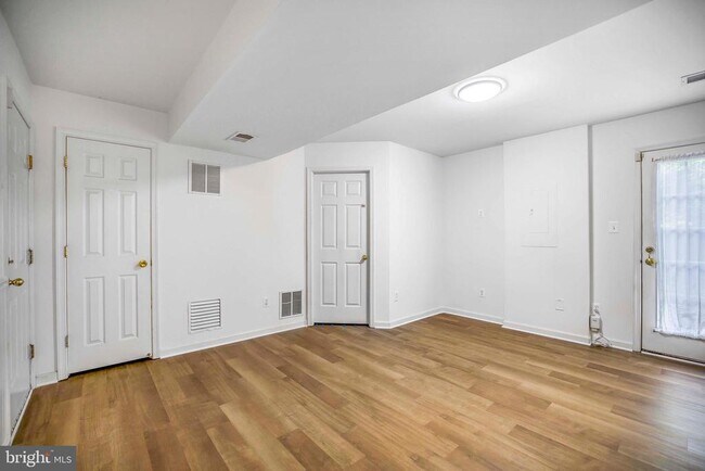 Building Photo - 43782 Brookline Terrace