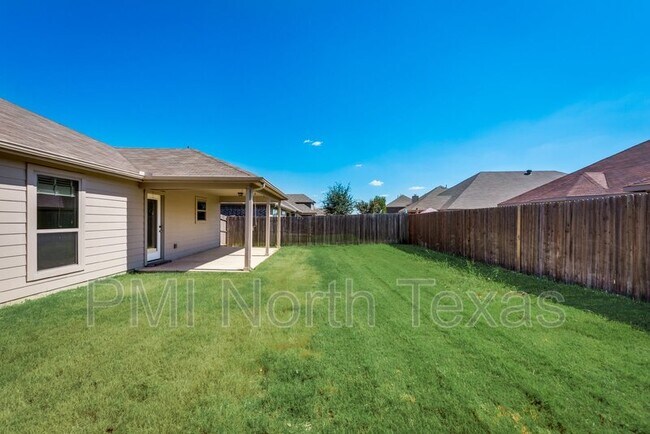 Building Photo - 2404 Sun Creek Dr