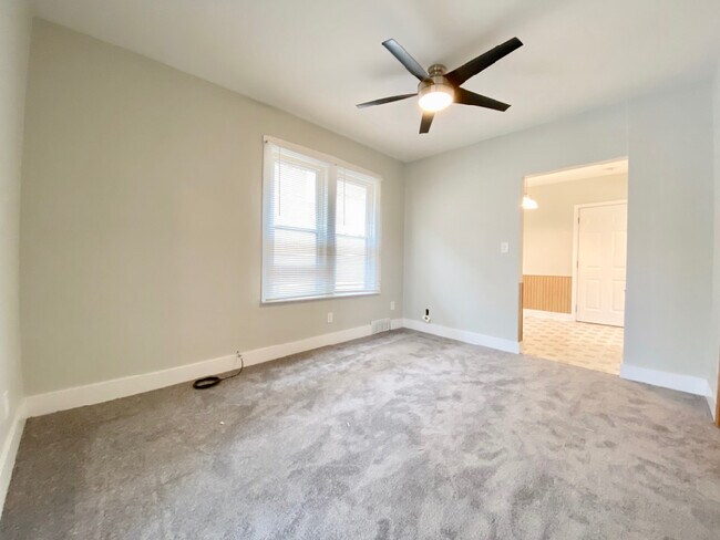 Building Photo - 5517 W Higgins Ave