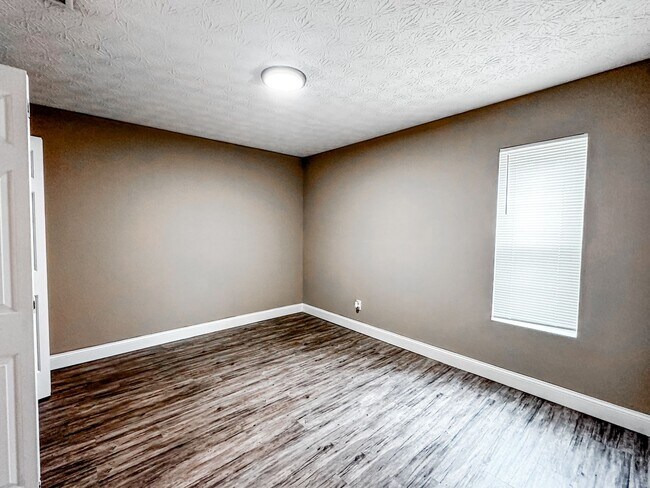 Building Photo - 3/2 Townhome in Downtown Woodstock