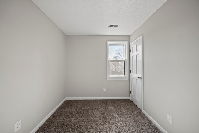 Building Photo - 7404 N Thorncliff Pl