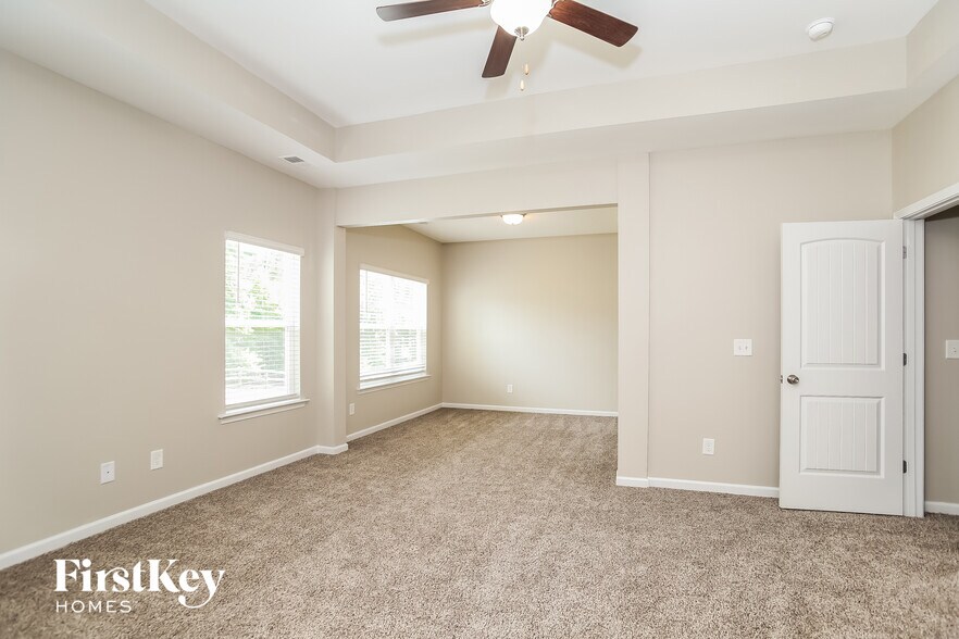 Building Photo - 240 Jefferson Ave