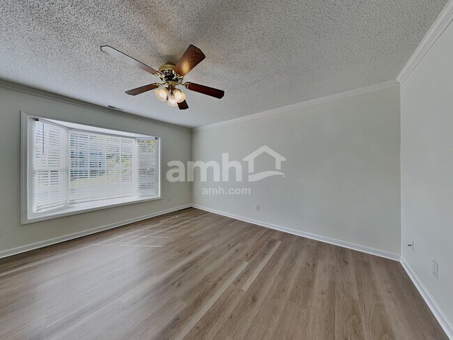 Building Photo - 1703 Hunterwoods Dr